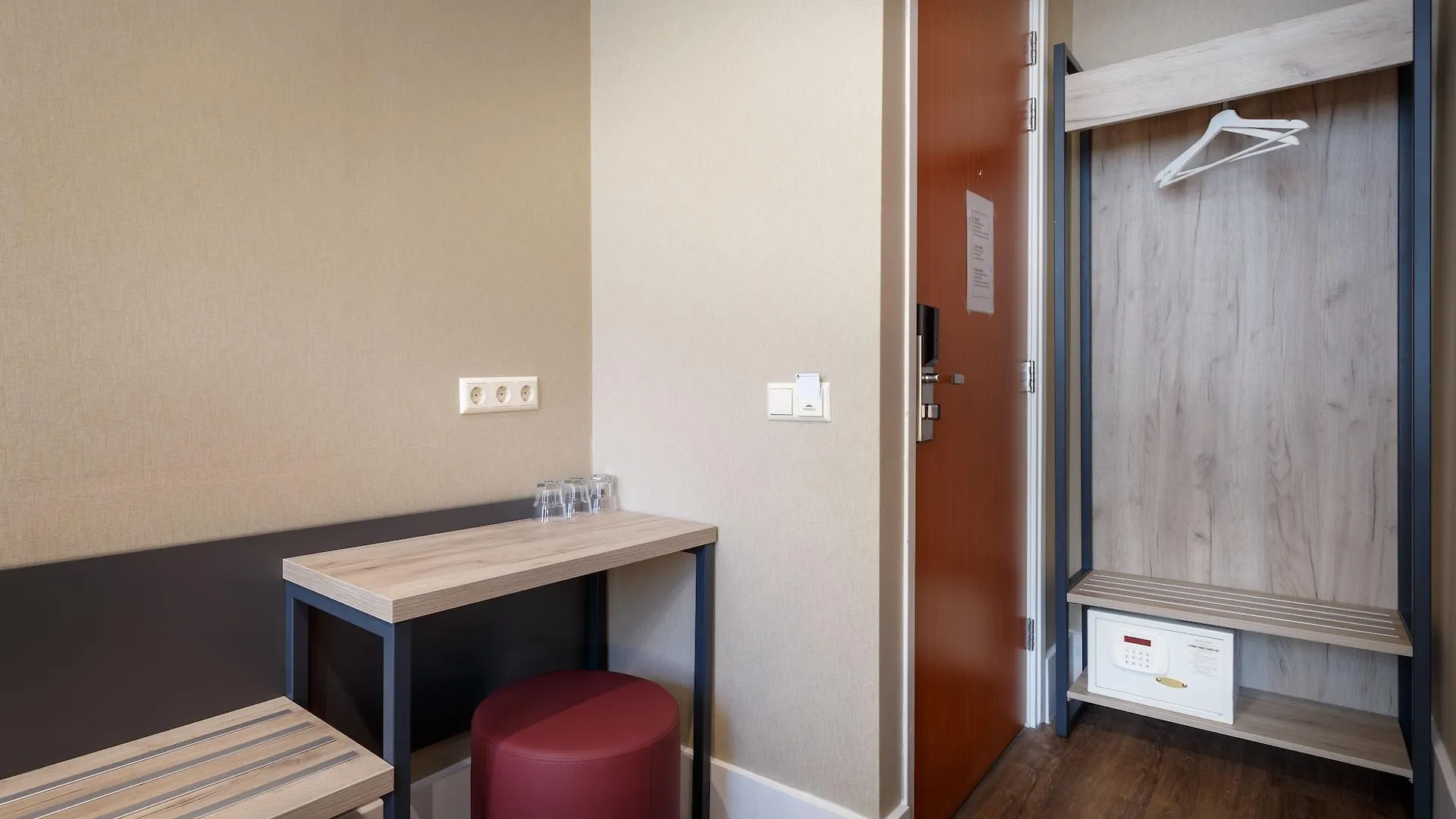 Amsterdam Downtown Hotel