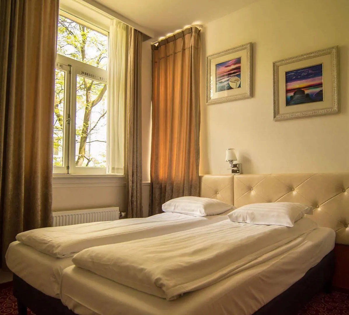 Amsterdam Downtown Hotel