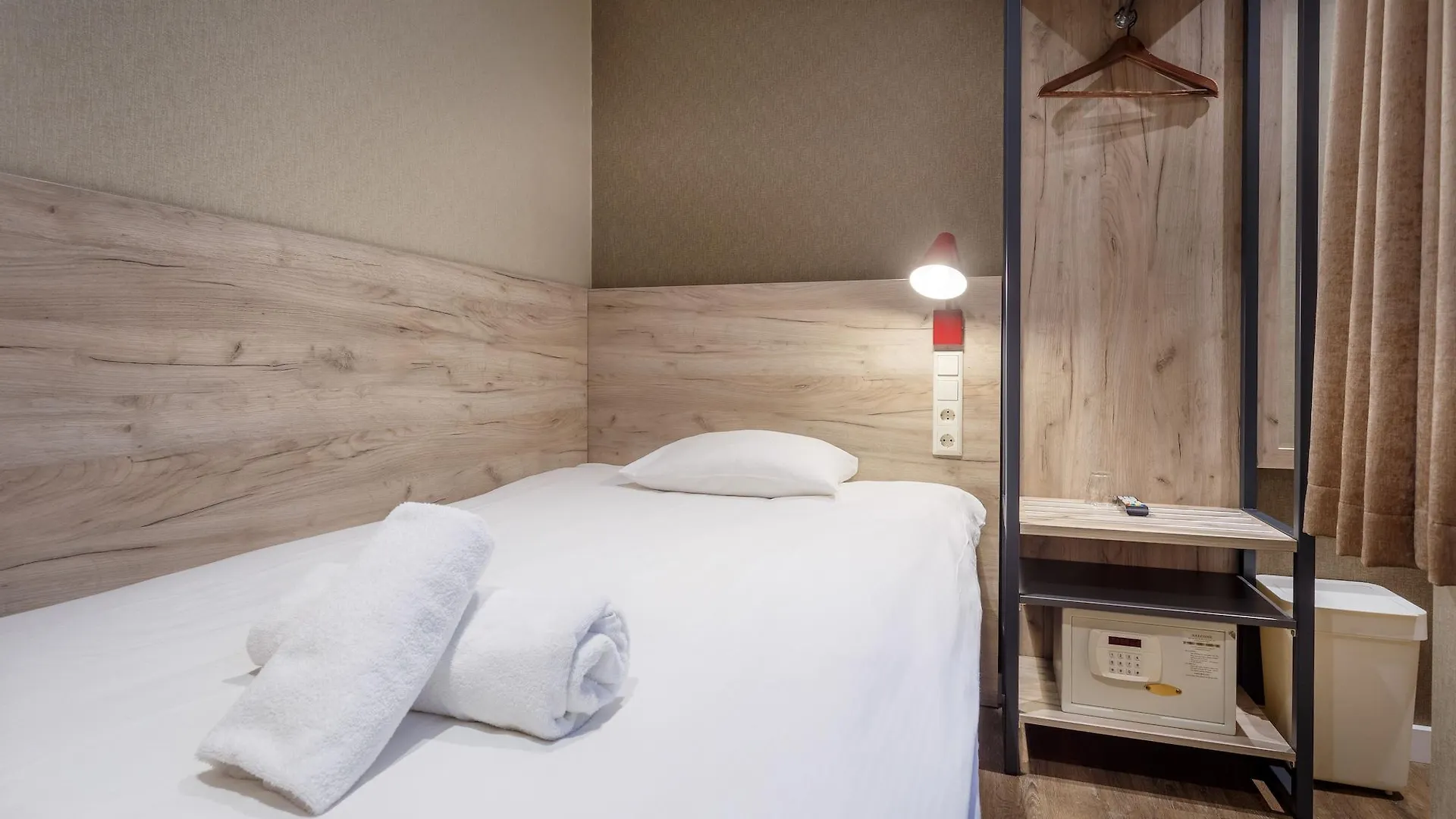 Amsterdam Downtown Hotel