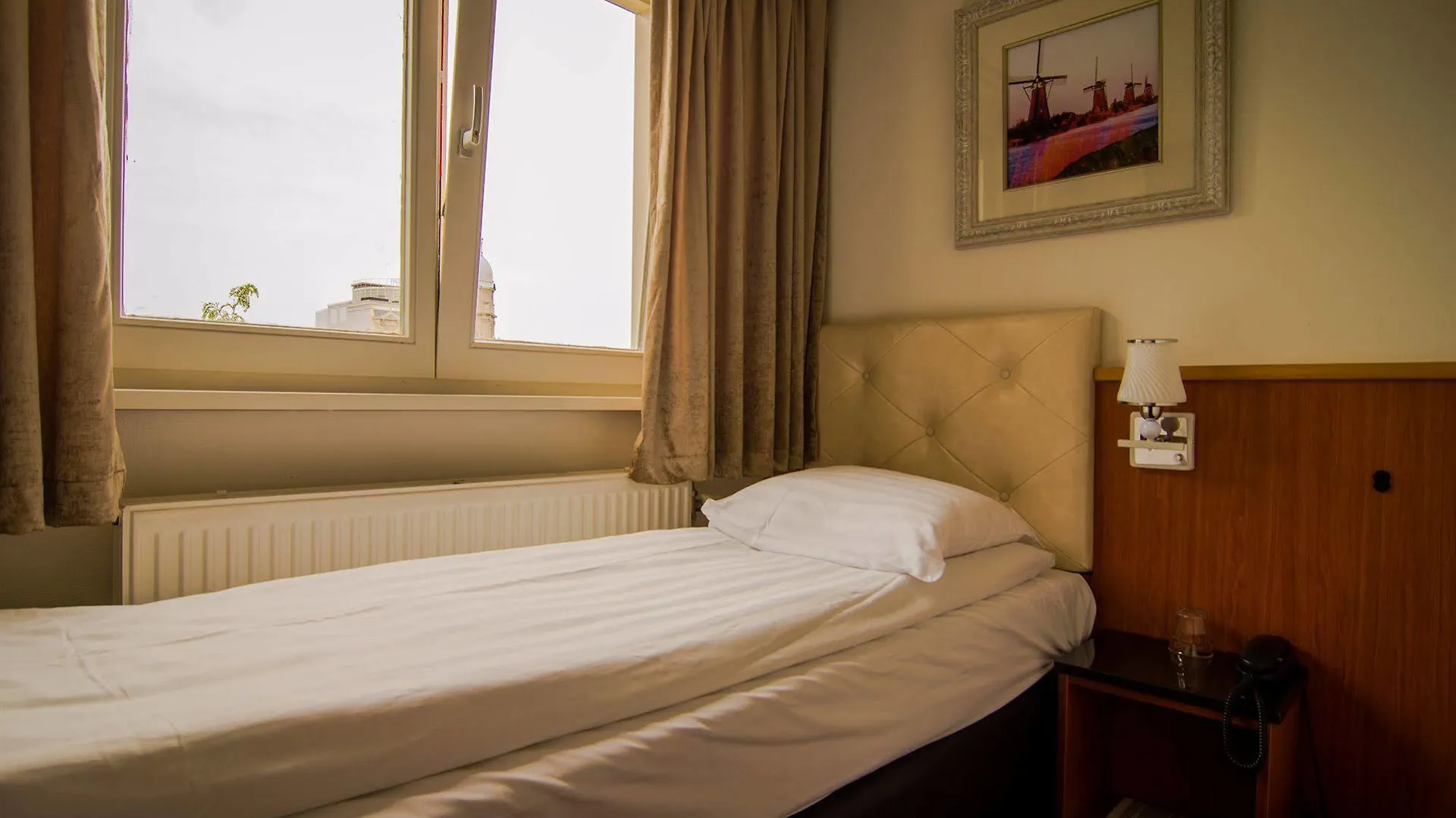 **  Amsterdam Downtown Hotel Hollanda